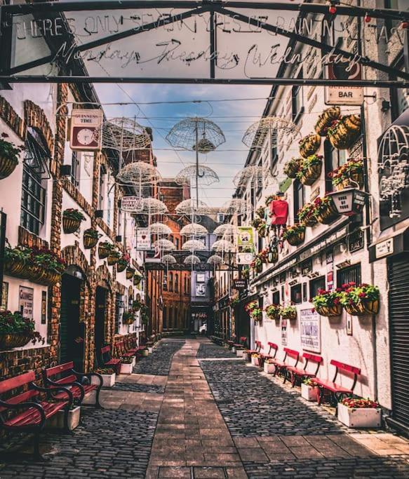 Stunning In Cathedral Quarter Apartment